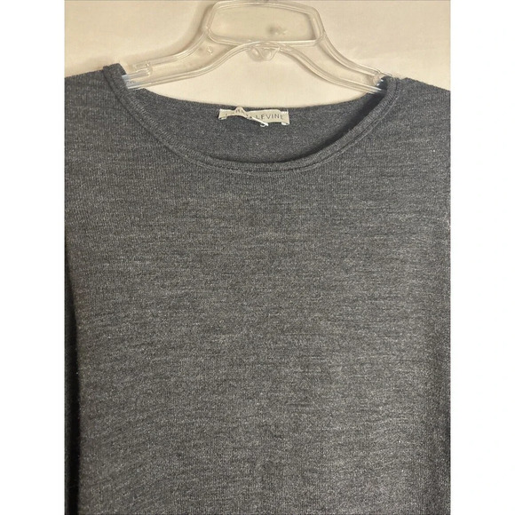 Larry Levine Women's Crew Neck Sweater Top Grey Asymmetrical Hem Size Medium - Picture 2 of 15
